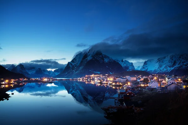 Atardecer en Reine Village, Islas Lofoten, Noruega —  Fotos de Stock