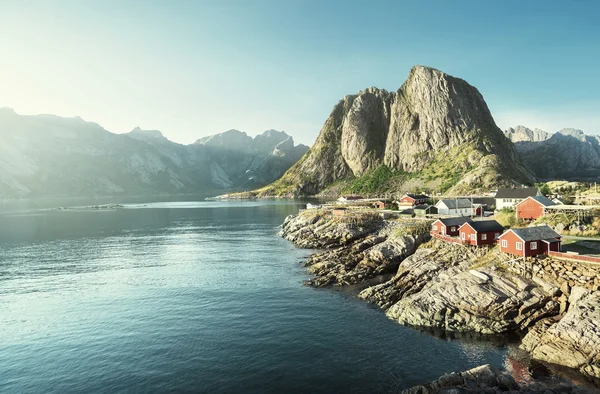 Рыбацкая хижина в Хамной - Рейне, Лофотенские острова, Норвегия — стоковое фото