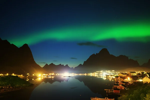 Noe.net Lights and Reine, Islas Lofoten, Noruega —  Fotos de Stock