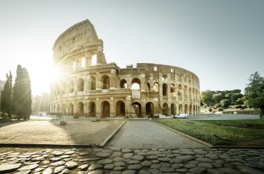 Roma 'da kolezyum ve sabah güneşi, İtalya