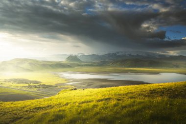 Dağdan manzara, yaz günbatımı, İzlanda