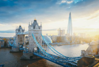 Londra 'daki kule köprüsü.