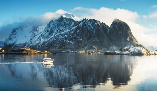 Barco Pesca Reine Village Lofoten Islands Noruega — Fotografia de Stock