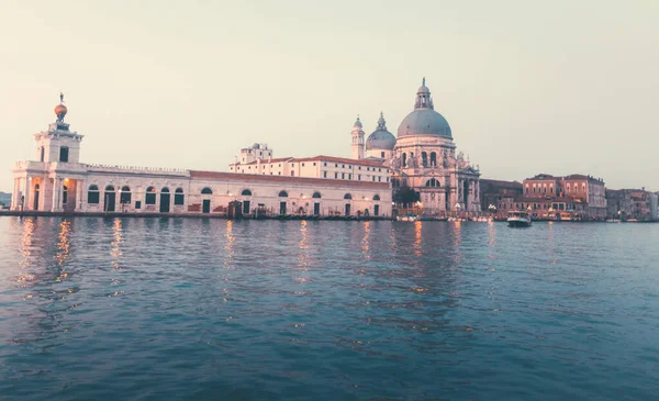 Kanał Grande Bazylika Santa Maria Della Salute Wenecja Włochy — Zdjęcie stockowe
