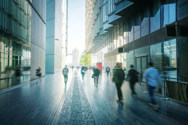 Zakenmensen Moderne Gebouwen Tower Bridge Londen Verenigd Koninkrijk — Stockfoto