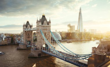 Londra 'daki kule köprüsü.