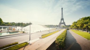 Eiffel Kulesi 'nde sabahın erken saatlerinde, Paris, Fransa
