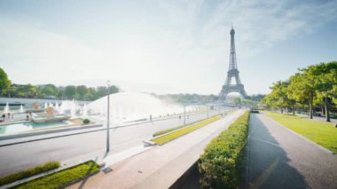Eiffel Kulesi 'nde sabahın erken saatlerinde, Paris, Fransa