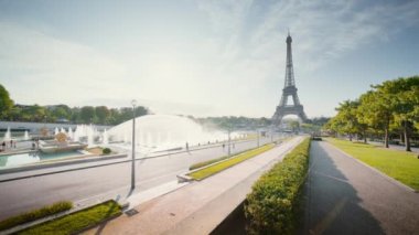 Eiffel Kulesi 'nde sabahın erken saatlerinde, Paris, Fransa