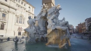 Bernini 'nin Roma Piazza Navona' daki Dört Nehir Çeşmesi 'ndeki heykel.