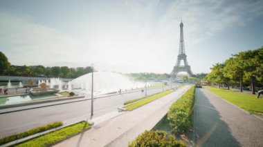 Eiffel Kulesi 'nde sabahın erken saatlerinde, Paris, Fransa