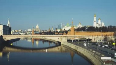 Moskova Nehri ve Kremlin Sarayı 'nın aşırı düşüşü, Rusya