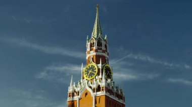 Kremlin saatinin aşırı düşüşü, Spasskaya Kulesi, Moskova, Rusya