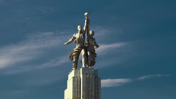 Hiper Lapse Słynny Pomnik Sowiecki Robotnik Kołchoz Kobieta Rzeźbiarz Vera — Wideo stockowe