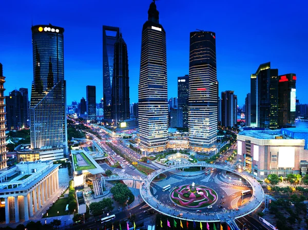 Vue de nuit de shanghai depuis la tour de perles orientales — Photo