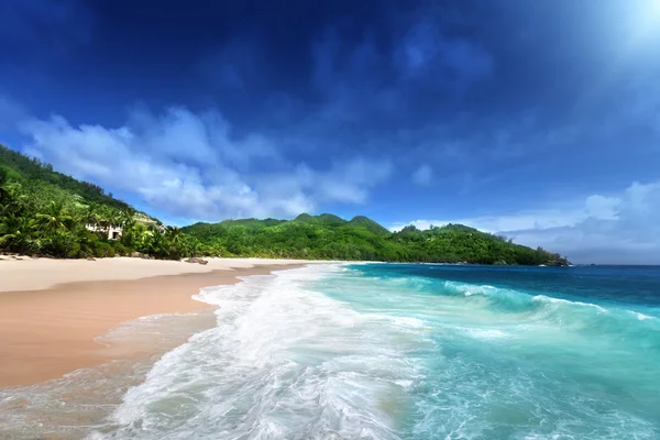 Praia na ilha de Mahe, Seychelles — Fotografia de Stock