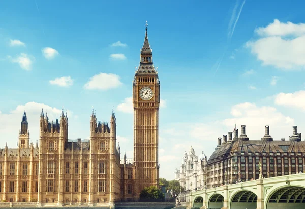 Big Ben an sonnigen Tagen, London — Stockfoto