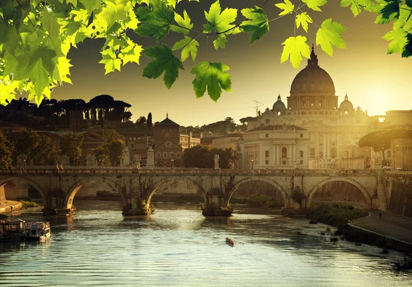 View on Tiber and St Peter Basilica in Vatican — Stock Photo, Image