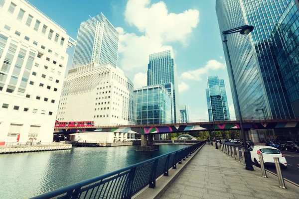 Edifícios modernos em Londres, Canary Wharf — Fotografia de Stock