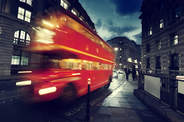 Old bus on street of London — Stock Photo, Image