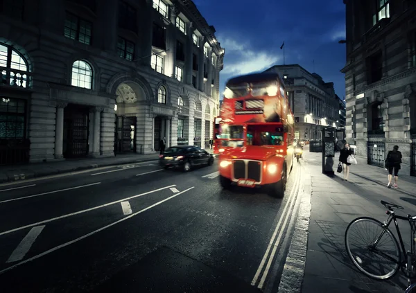 Old bus on street of London — Stock Photo, Image