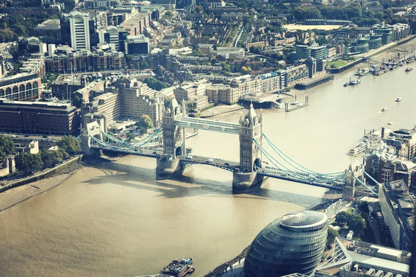 London Luftaufnahme mit Tower Bridge, Großbritannien — Stockfoto