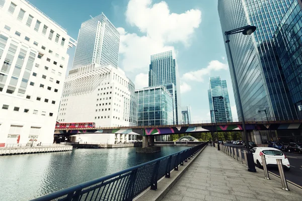 Edifícios modernos em Londres, Canary Wharf — Fotografia de Stock