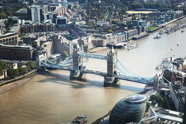 Воздушный вид на Лондон с Тауэрского моста, Великобритания — стоковое фото