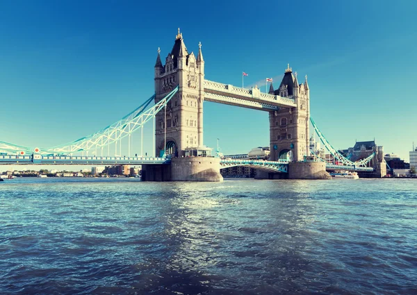 Tower Bridge en Londres, Reino Unido — Foto de Stock