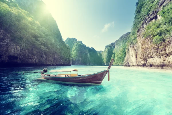 Baia a Phi phi isola in Thailandia — Foto Stock