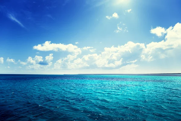 Morze Karaibskie i doskonałe niebo — Zdjęcie stockowe