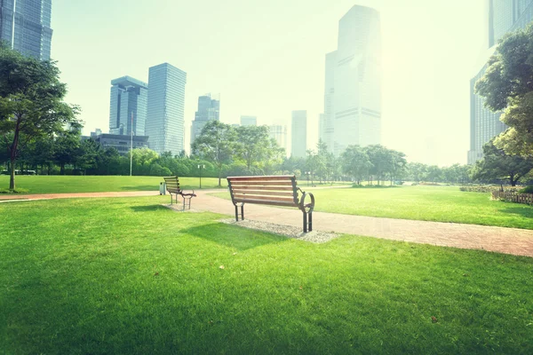 Panchina nel parco, Shanghai, Cina — Foto Stock