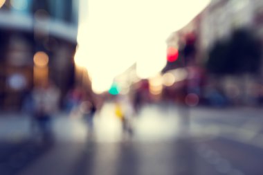 Londra 'nın Bokeh sokağındaki insanlar.