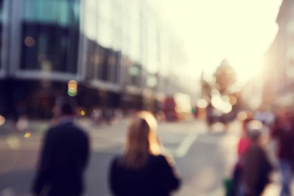 Människor i Bokeh, gatan i London — Stockfoto