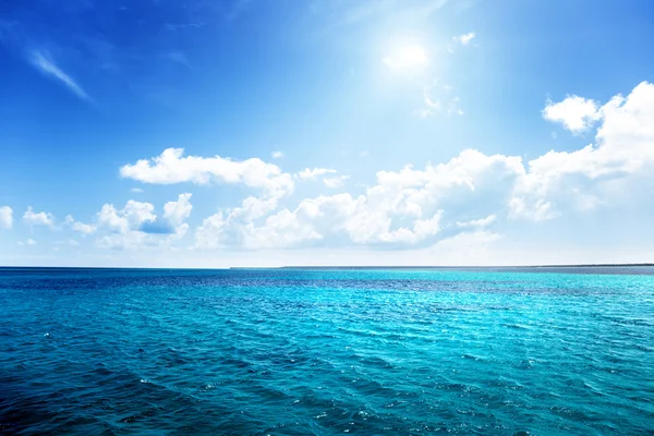 Mare dei Caraibi e cielo perfetto — Foto Stock