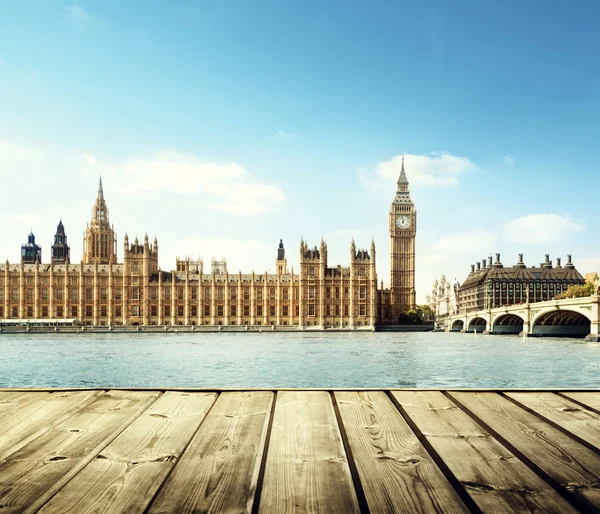 Big Ben in London and wooden platform — Stock Photo, Image