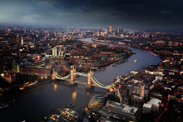 Letecký pohled na Londýn s Tower Bridge, Velká Británie — Stock fotografie