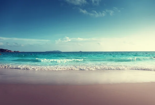 Solnedgång på Seychellerna beach — Stockfoto