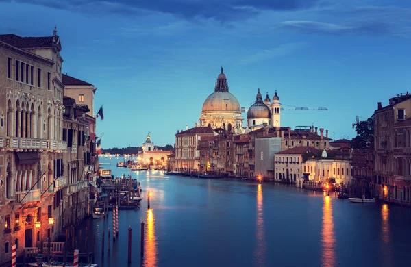 Gran Canal y Basílica Santa Maria Della Salute, Venecia, Italia — Foto de Stock