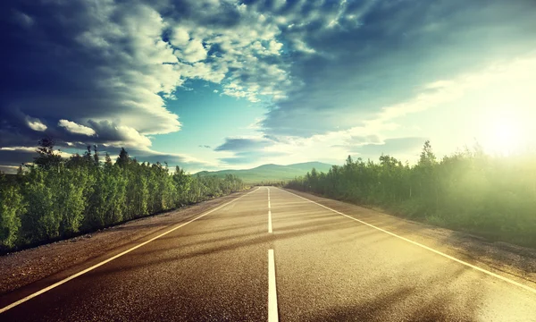 Camino en las montañas — Foto de Stock