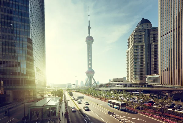 Yol içinde shanghai lujiazui Finans Merkezi — Stok fotoğraf