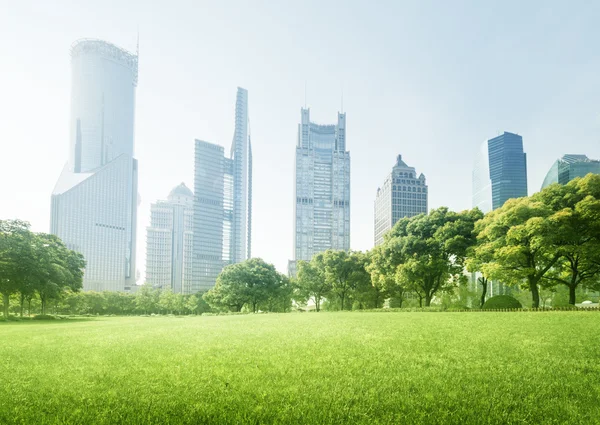 Park in  lujiazui financial centre, Shanghai, China — Stock Photo, Image