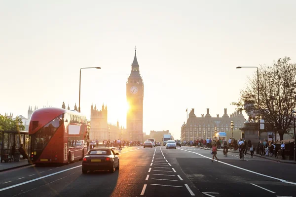 Westminster Köprüsü'nde günbatımı, Londra, İngiltere — Stok fotoğraf