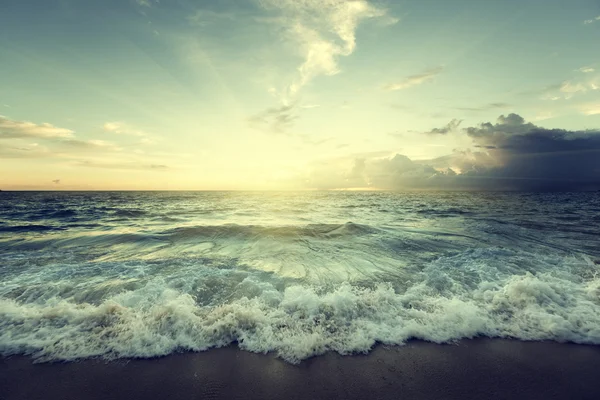 Tramonto sulla spiaggia delle Seychelles — Foto Stock