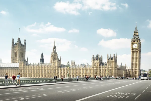 De Big ben in zonnige dag, Londen — Stockfoto