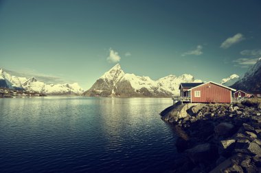 Balık tutma Hut'ta bahar günü - Reine, Lofoten Adaları, Norveç