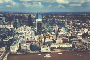 City of London ve güneşli bir gün