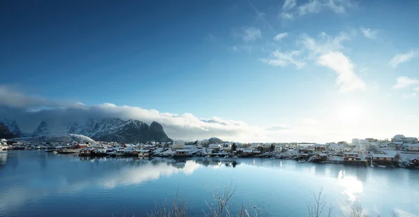 Sníh v Reine Village, Lofotenské ostrovy, Norsko — Stock fotografie