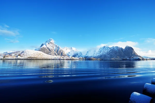 Sníh v Reine Village, Lofotenské ostrovy, Norsko — Stock fotografie