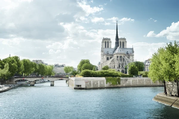 Seine y Notre Dame de Paris, Paris, Francia — Foto de Stock